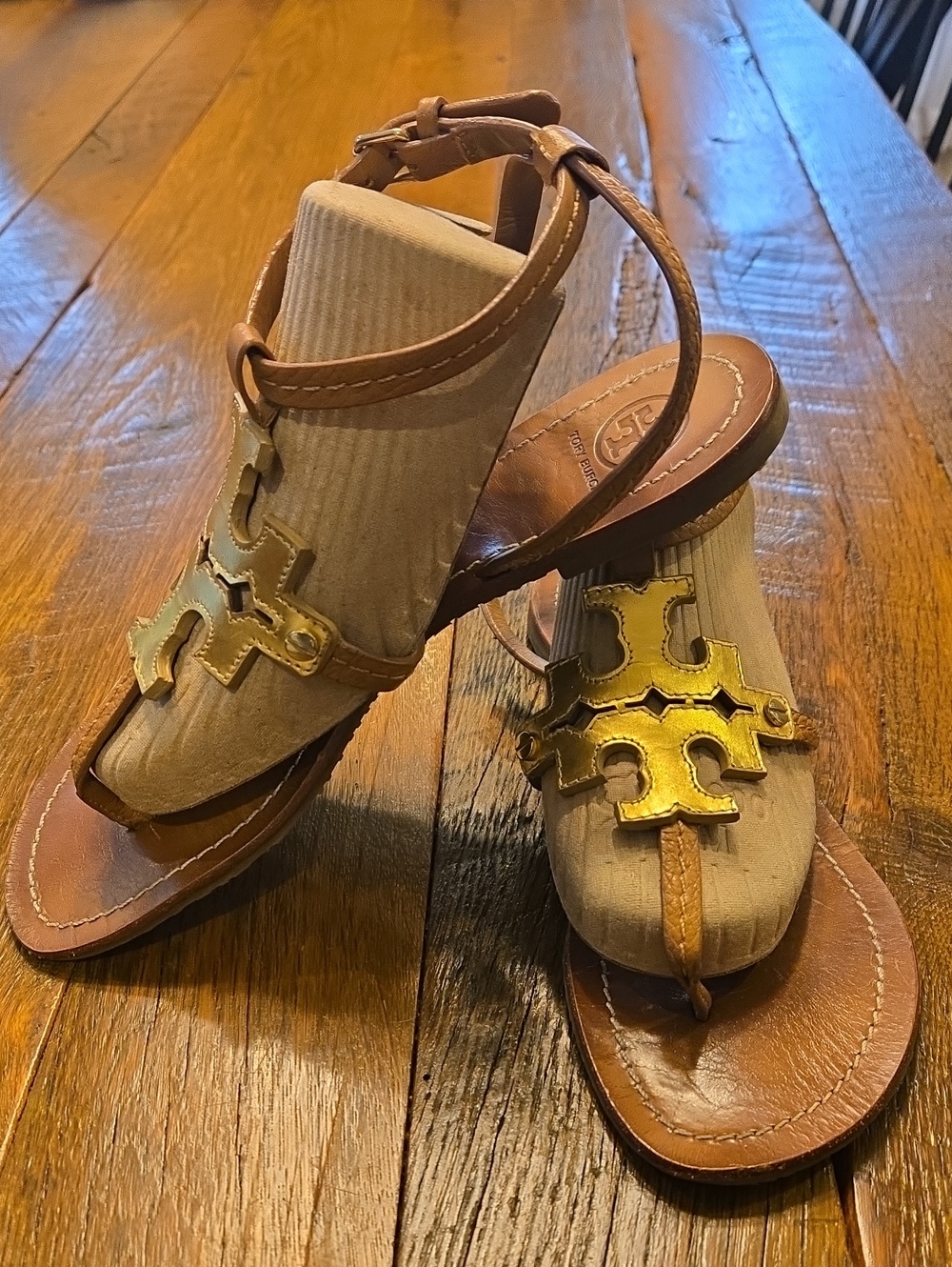 Tory Burch Chandler Ankle Strap Sandals Tan Leather Gold Logo Thong Flat 7-7.5